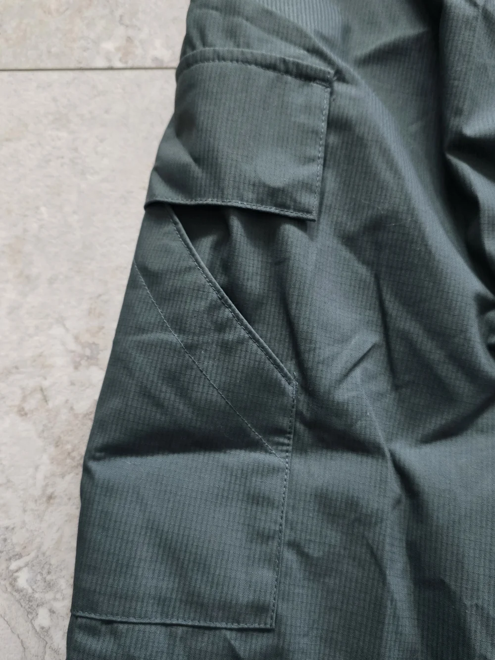 Nike Women's Cargo Pants in Dark Green XL - Picture 7 of 11
